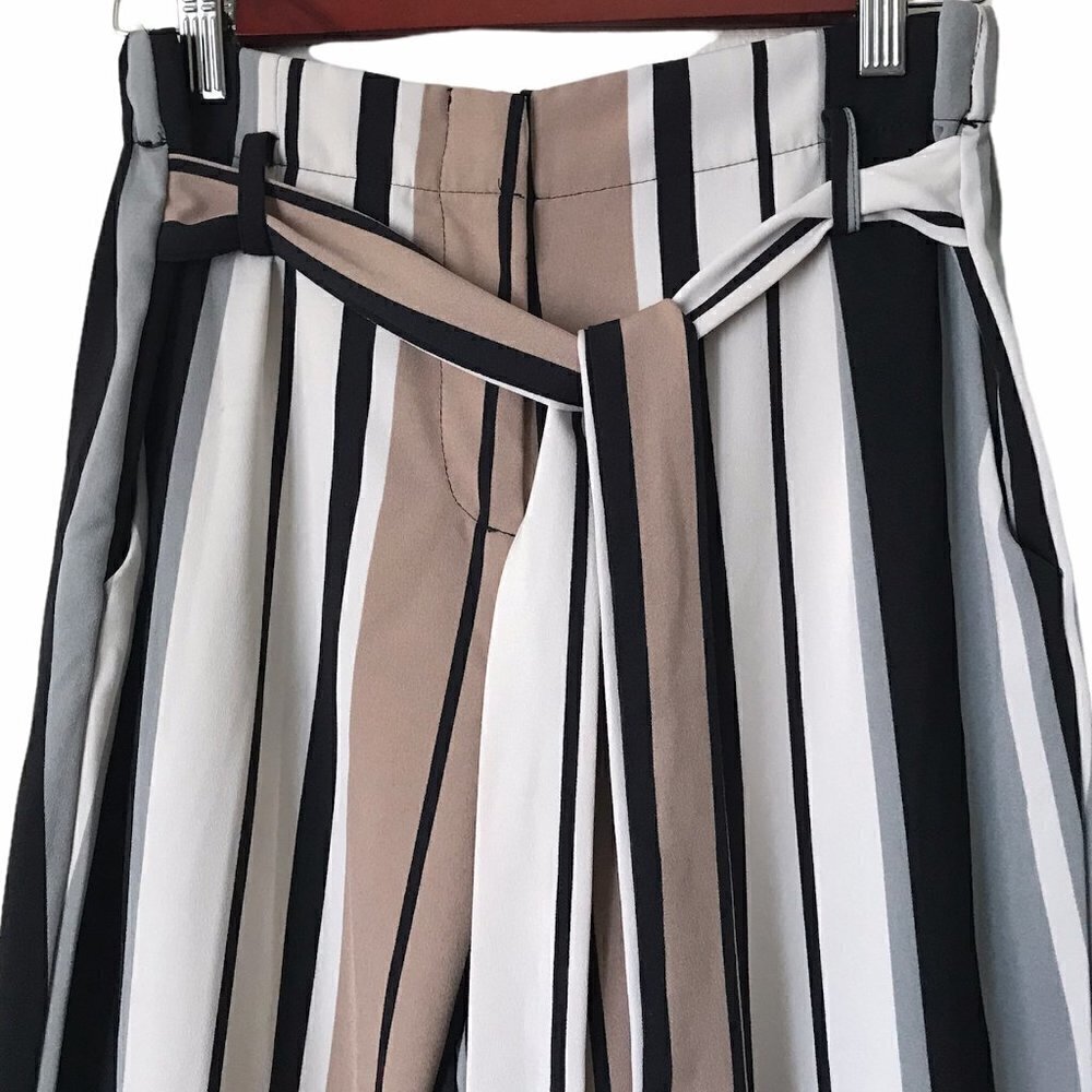 ROMEO & JULIET COUTURE - Tan Ivory Back & Grey Striped Tie Waist  Casual Pants